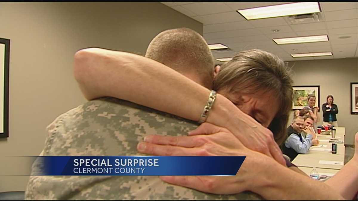 Army Sergeant Surprises His Mom Before Mothers Day 9763