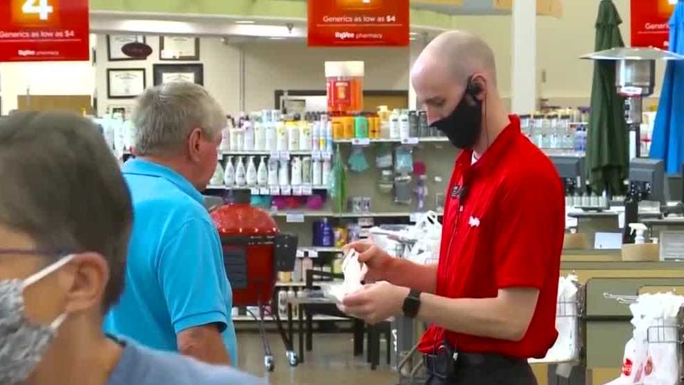 HyVee announces campaign to hand out masks to shoppers without one