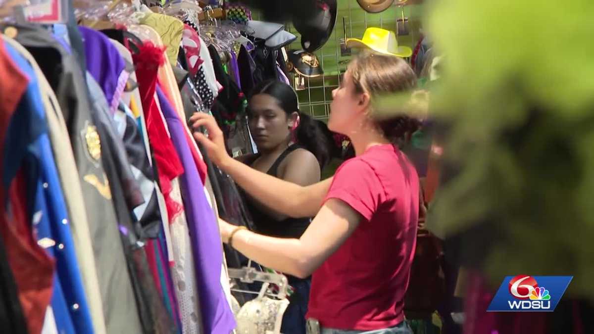 New Orleans residents rush for last-minute Halloween costumes