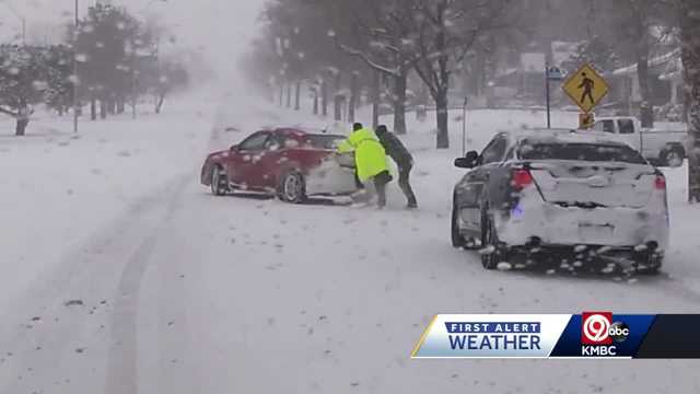 Kansas City, Missouri residents cope with big snowfall - Vimarsana News