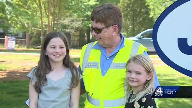 South Carolina: Lemonade stand funds surprise crossing guard gift - Vimarsana News