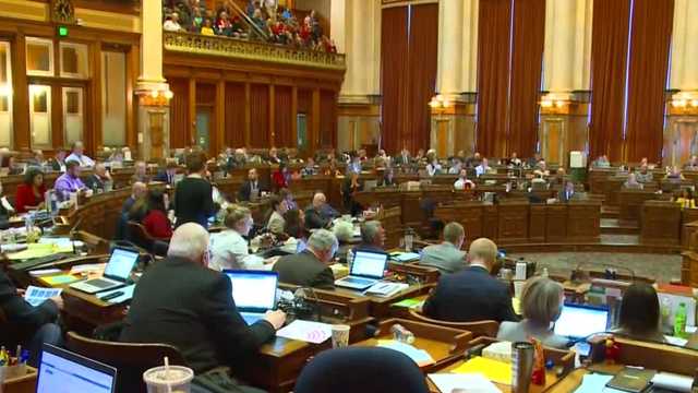 Gov. Reynolds' 'school choice' plan passes Iowa House and Senate - Vimarsana News
