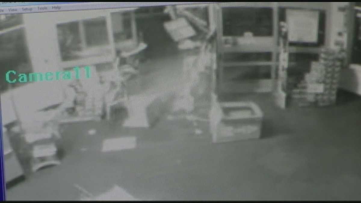 Two men steal an ATM, caught on security camera