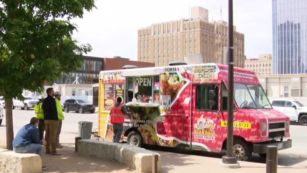 Omaha food truck owners speak against new requirement, city council delays vote