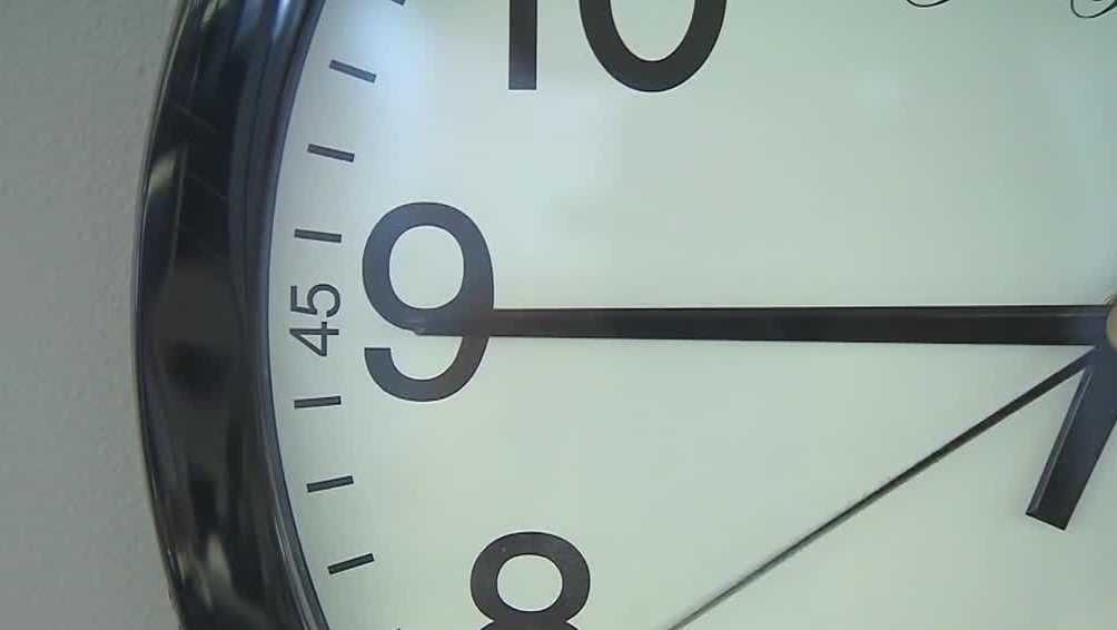 Expert Darkening room can help children adjust to time change