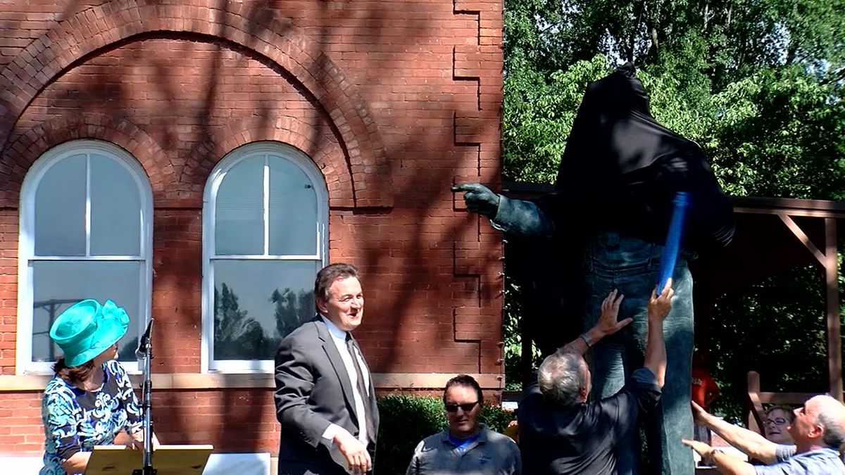 Statue of 'Scopes monkey trial' evolution backer unveiled