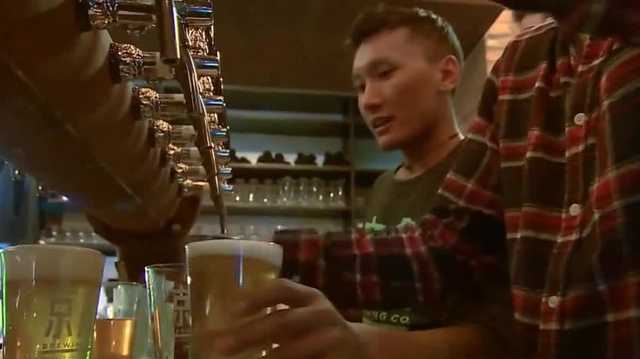 Iowa considers lowering age to serve and sell alcohol - Vimarsana News