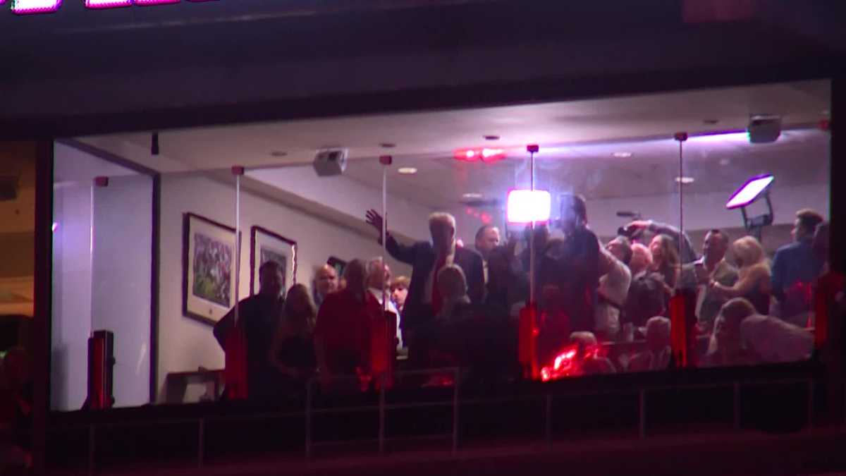 Former President Trump waves to the crowd at BryantDenny as Alabama