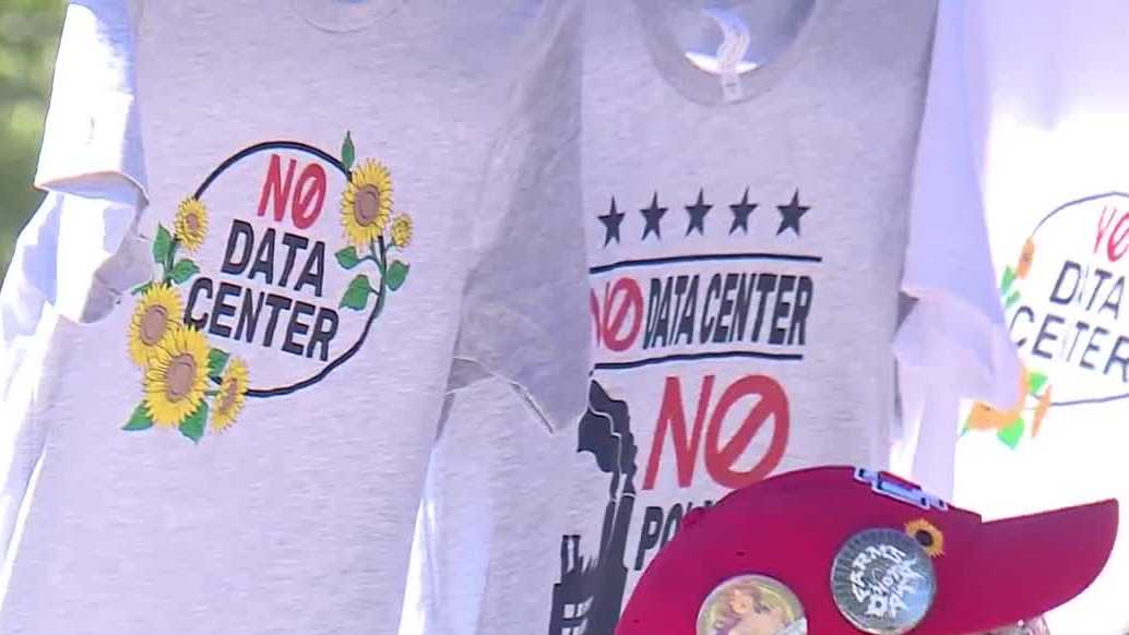 Hundreds rally against proposed Bluestem data center in Tonganoxie - KMBC