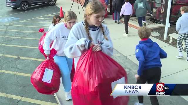 Prairie Village, Kansas students help deliver Christmas to those in need - Vimarsana News