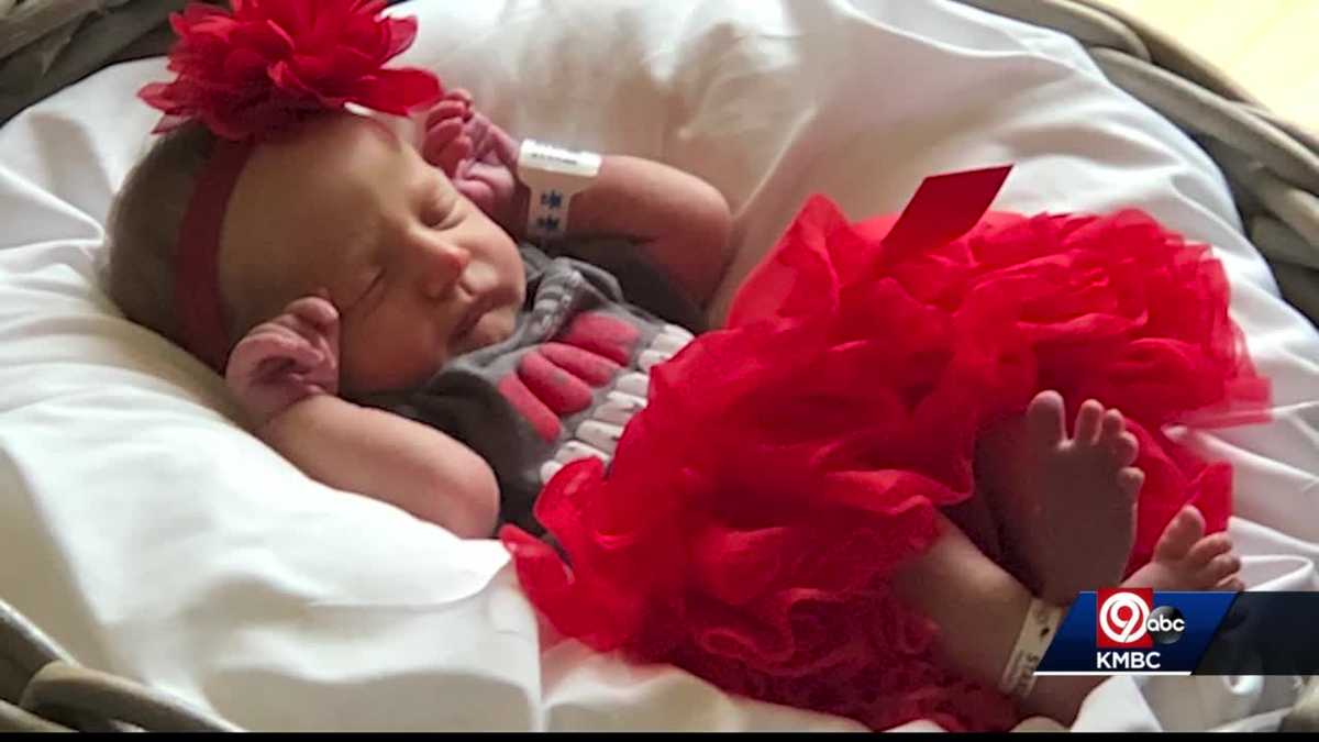 Chiefs super fans thrilled daughter born on Patrick Mahomes' birthday