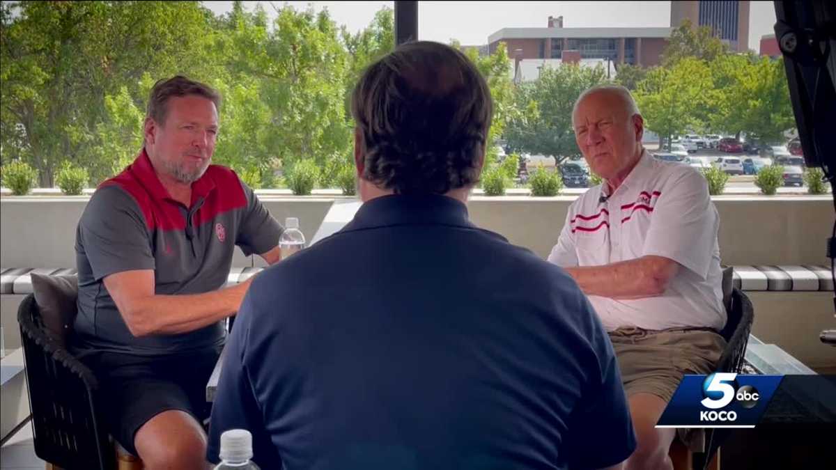 Barry Switzer, Bob Stoops share memories of OUTexas