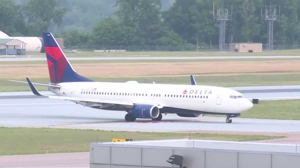 New England Patriots plane stops at Burlington airport