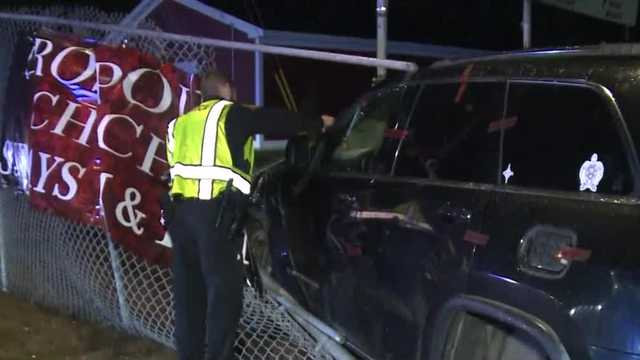 Car crashes through bus enclosure in Rochester, NH - Vimarsana News