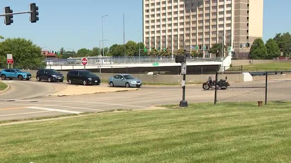 Motorcyclist injured in crash in Des Moines