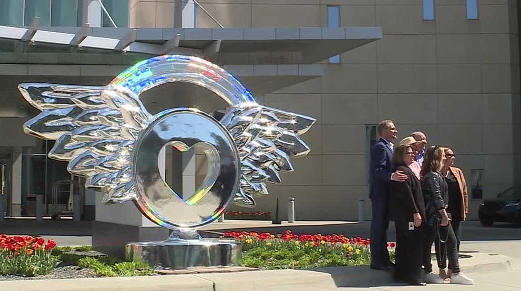 Largest heart ever created for Parade of Hearts installed outside Kansas City hotel