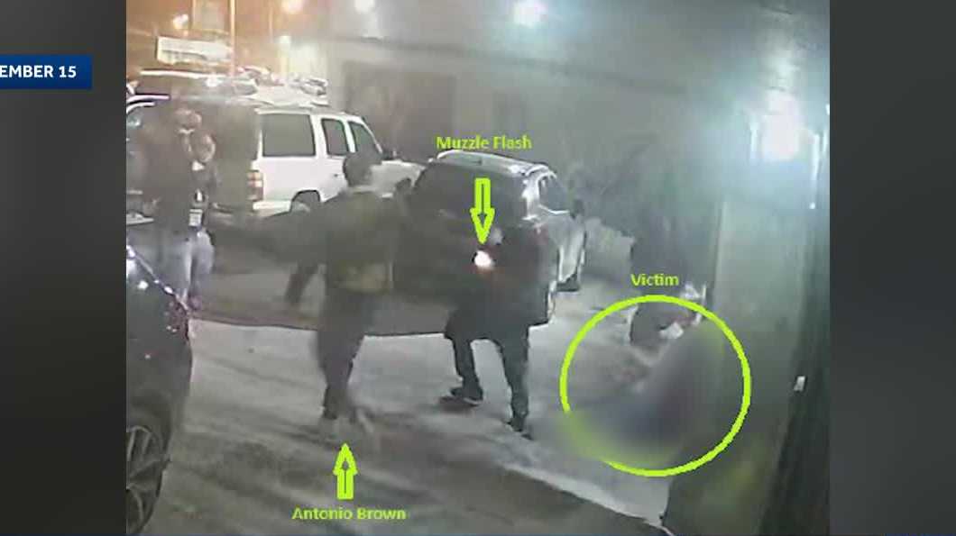 Milwaukee police seek convicted felon wanted in deadly bar shooting