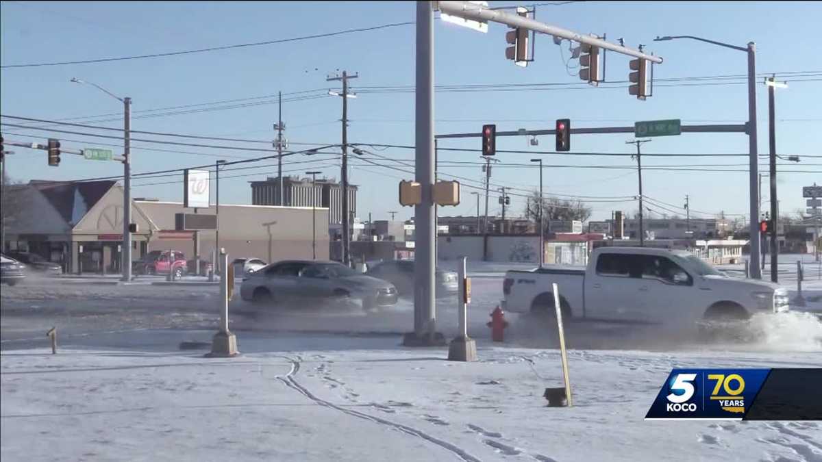 Oklahoma crews treat highways, snow routes for Tuesday's commute