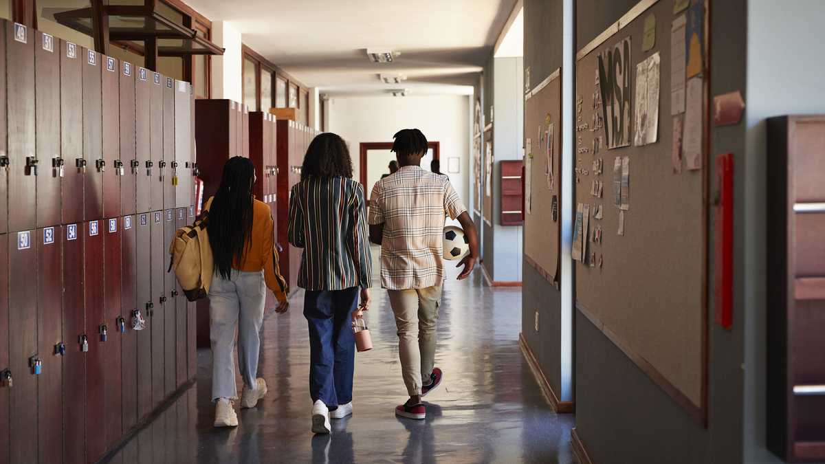 Iowa Board of Education reviews new laws on curriculum, gender identity and abuse reporting – KCCI