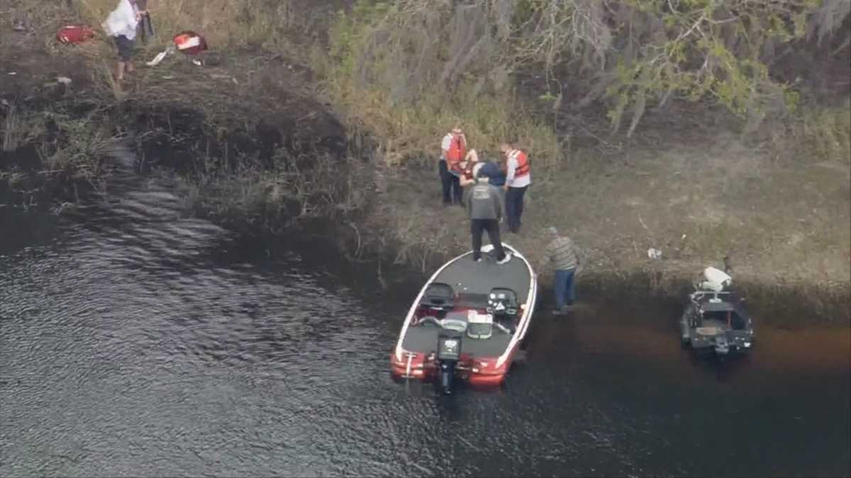 2 people injured in St. Johns River boat crash