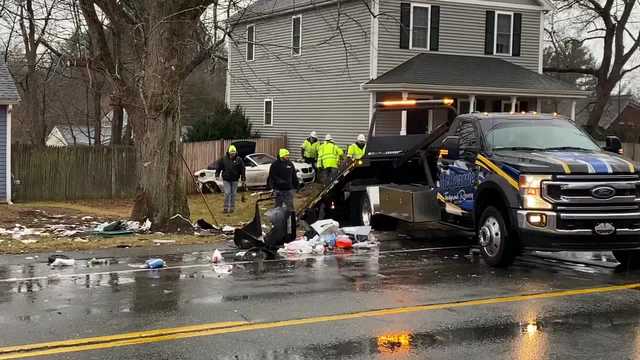 Convertible crashes into Hanson home during cold, rainy morning - Vimarsana News