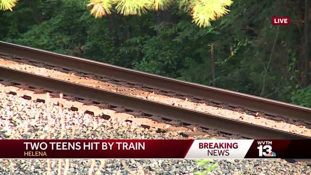 Alabama teens struck by train - Vimarsana News