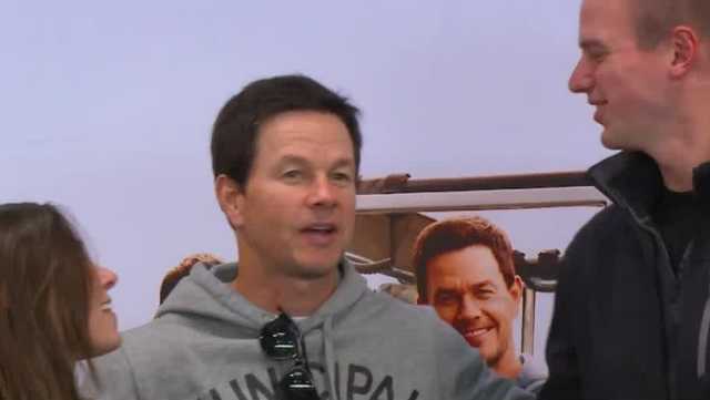 Mark Wahlberg signs tequila bottles, poses for photos in Iowa - Vimarsana News