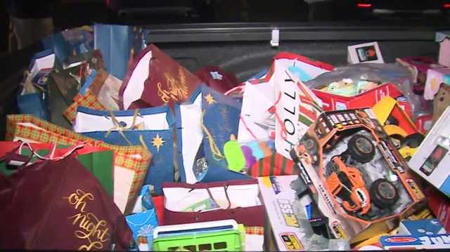 Milwaukee children surprised with Christmas gift delivery - Vimarsana News