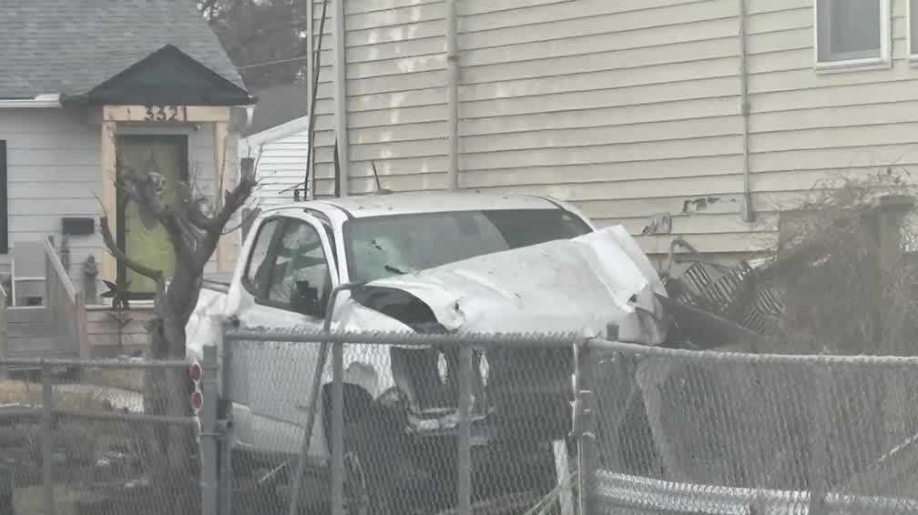 Driver hospitalized after single-vehicle crash in Des Moines