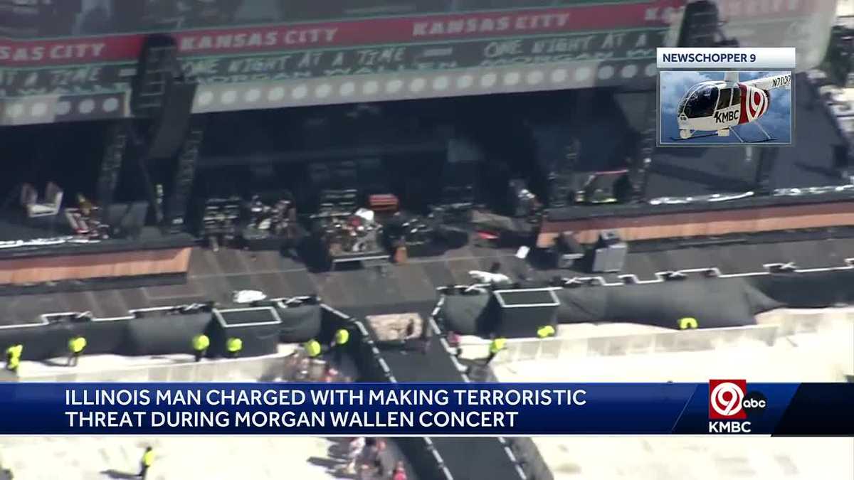 Illinois man seeks dismissal of felony terroristic threat charge tied to Kelce, Mahomes post