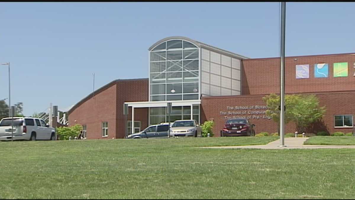 Atkins High School students charged with felony making threats