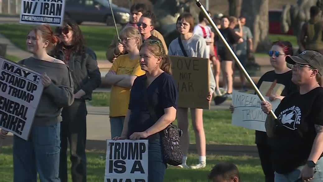 Kansas City protesters rally on Plaza calling for end to war in Iran