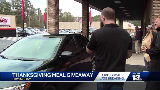 100 Thanksgiving meals given away in Hueytown - Vimarsana News