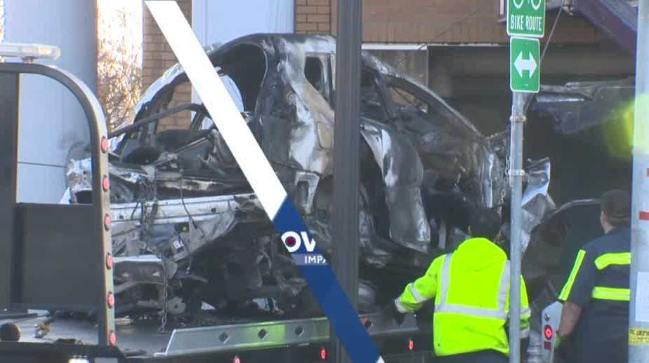 1 dead after vehicle crashes into building in Sacramento, police say