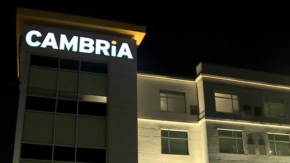 Downtown Milwaukee hotel faces foreclosure