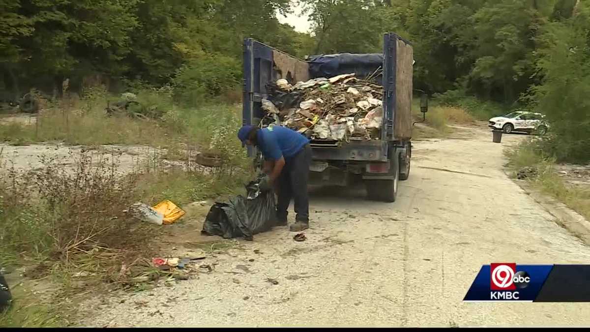 Junk removal starts at former mobile home park near Truman Sports Complex