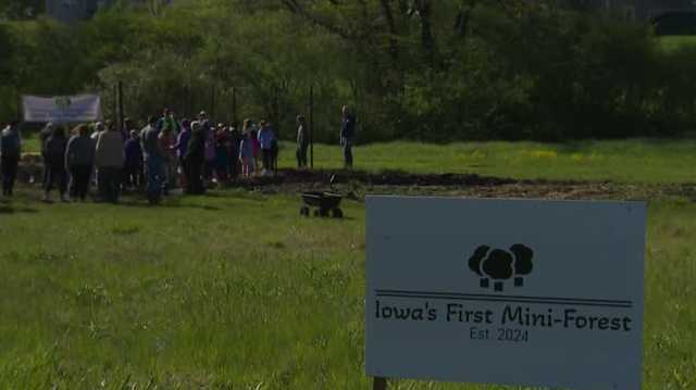 West Des Moines students plant Iowa's first mini-forest