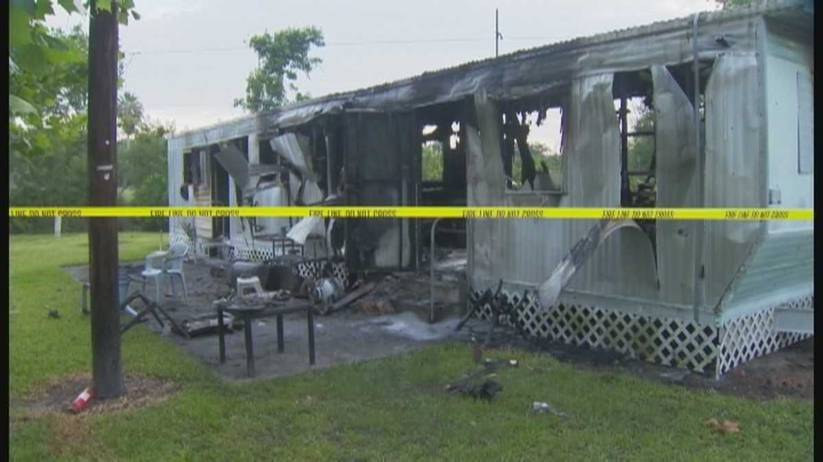 Man dies after being pulled from burning mobile home