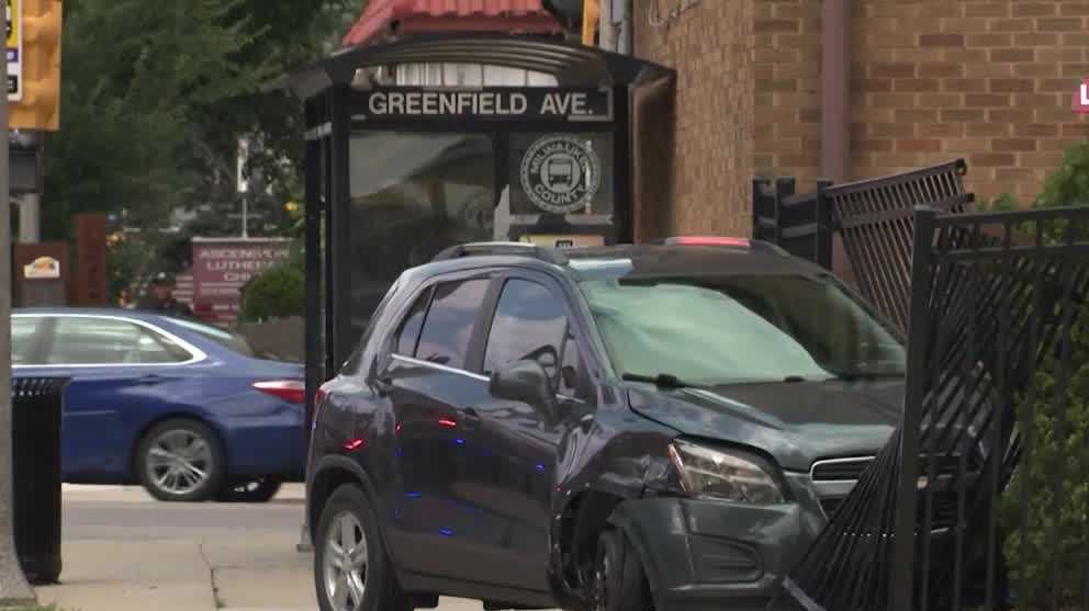 Police chase ends in crash at Milwaukee school playground
