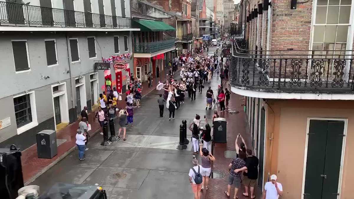 couple-celebrates-marriage-in-french-quarter-ahead-of-barry-s-arrival