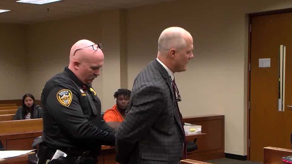 Attorney for man accused of shooting LMPD officers found in contempt of ...