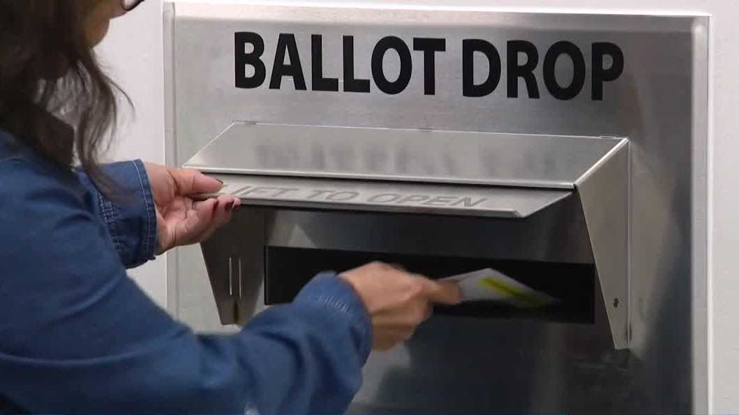 Early voting begins in Iowa as leaders highlight its importance