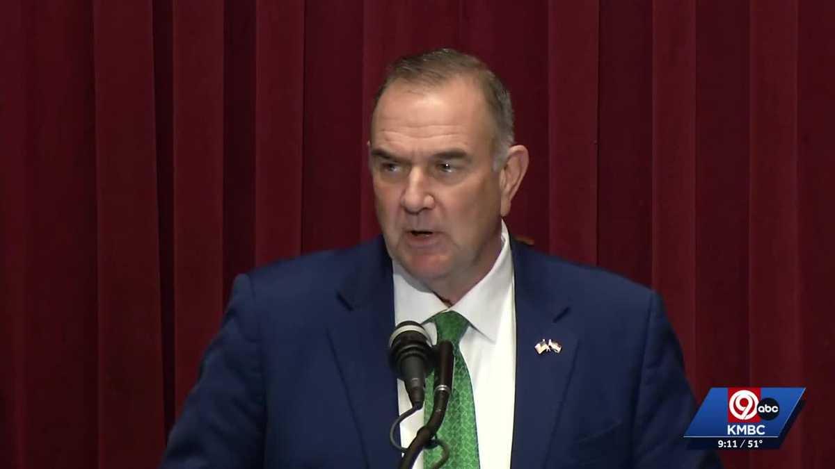 Gov. Mike Kehoe calls for gradual elimination of Missouri’s individual income tax