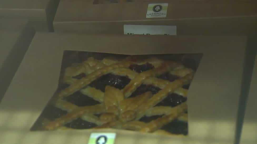 People line up at Sacramento bakery for pies ahead of Thanksgiving