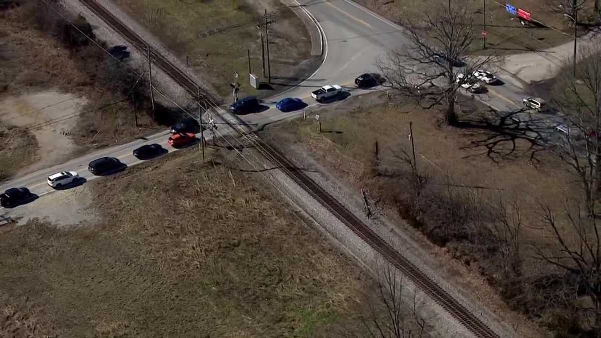 Man dies after being struck by train in Oldham County, police say