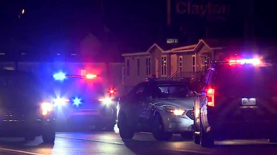 Man in wheelchair dies after being hit by vehicle on Dixie Highway