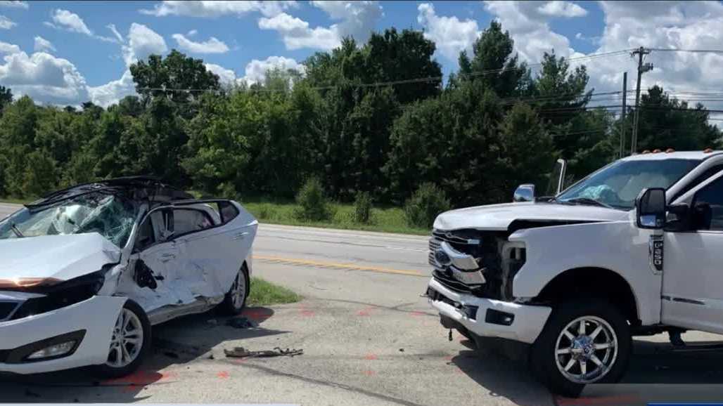 LMPD Woman dies after crash on Bardstown Road in southeast Jefferson
