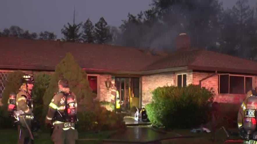 Crews battle early morning Sacramento County house fire