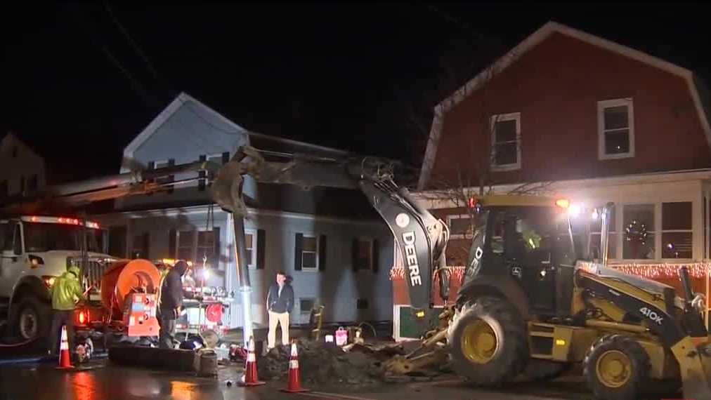 Water main break floods Salem homes on Christmas Eve