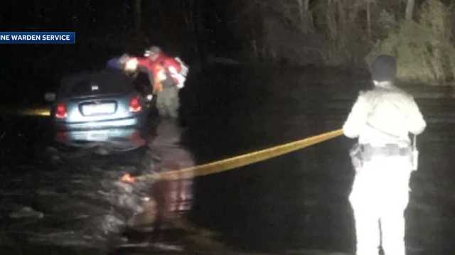 Maine Wardens rescue Florida woman from car stranded in thigh-deep water - Vimarsana News